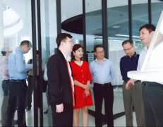 广东省工业和信息化局莅临开云电子官方网站-开云(中国)调研制造业创新中心建设情况 